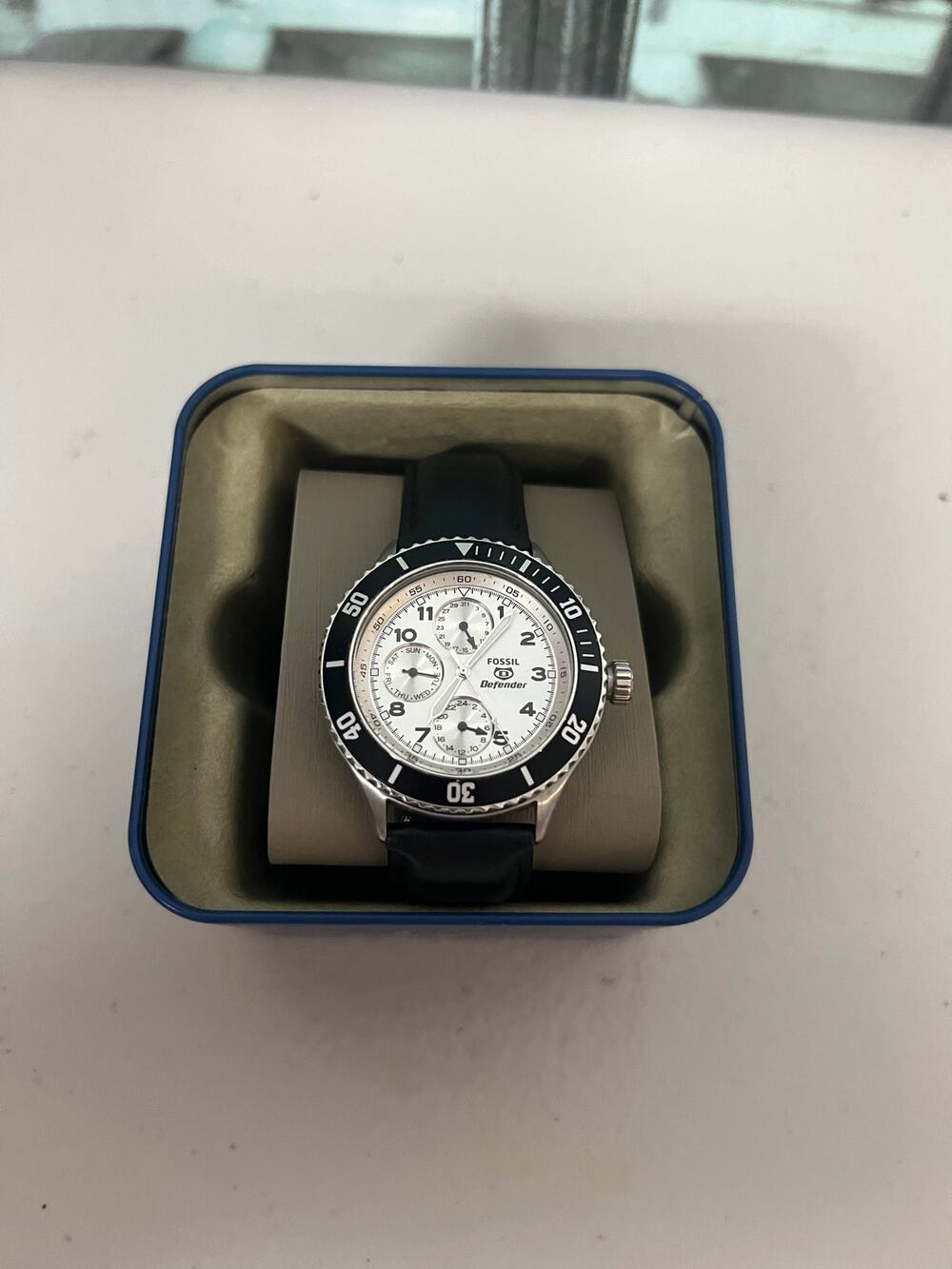 Fossil Defender DEC1006 44mm Dive Sport Leather Men’s Watch White Dial